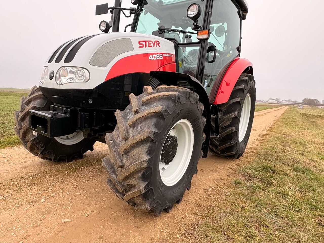 Tractor agricol STEYR 4065 S - COMPACT ALL-WHEEL DRIVE TRACTOR (2022): Foto 19 Tractor agricol STEYR 4065 S - COMPACT ALL-WHEEL DRIVE TRACTOR (2022): Foto 19
