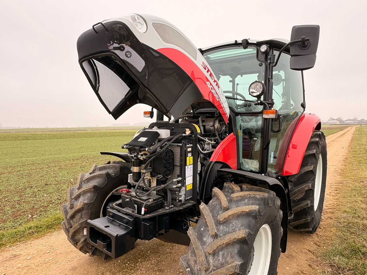Tractor agricol STEYR 4065 S - COMPACT ALL-WHEEL DRIVE TRACTOR (2022): Foto 42 Tractor agricol STEYR 4065 S - COMPACT ALL-WHEEL DRIVE TRACTOR (2022): Foto 42