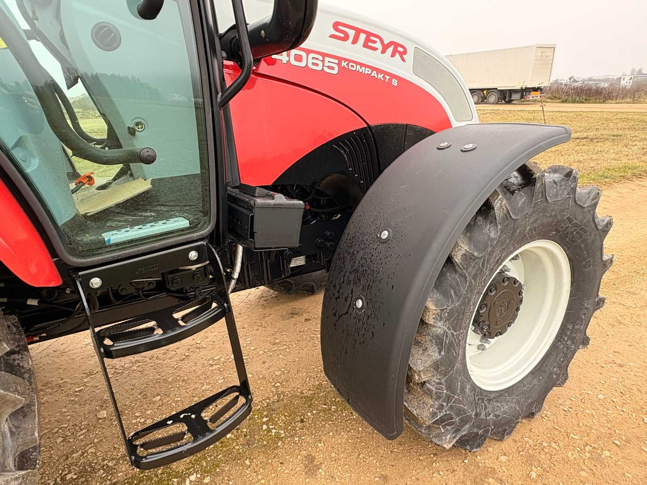 Tractor agricol STEYR 4065 S - COMPACT ALL-WHEEL DRIVE TRACTOR (2022): Foto 21 Tractor agricol STEYR 4065 S - COMPACT ALL-WHEEL DRIVE TRACTOR (2022): Foto 21
