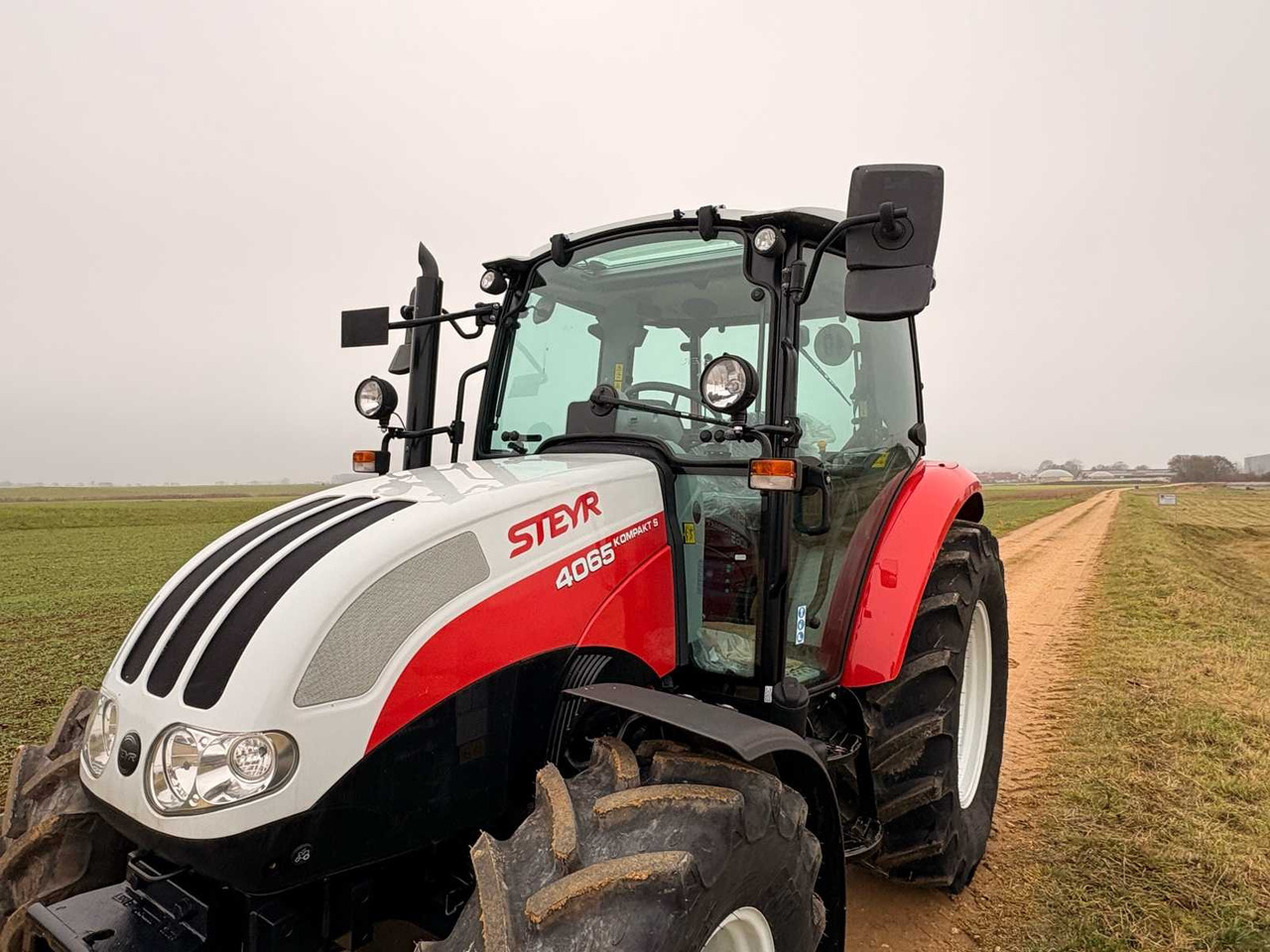 Tractor agricol STEYR 4065 S - COMPACT ALL-WHEEL DRIVE TRACTOR (2022): Foto 11 Tractor agricol STEYR 4065 S - COMPACT ALL-WHEEL DRIVE TRACTOR (2022): Foto 11