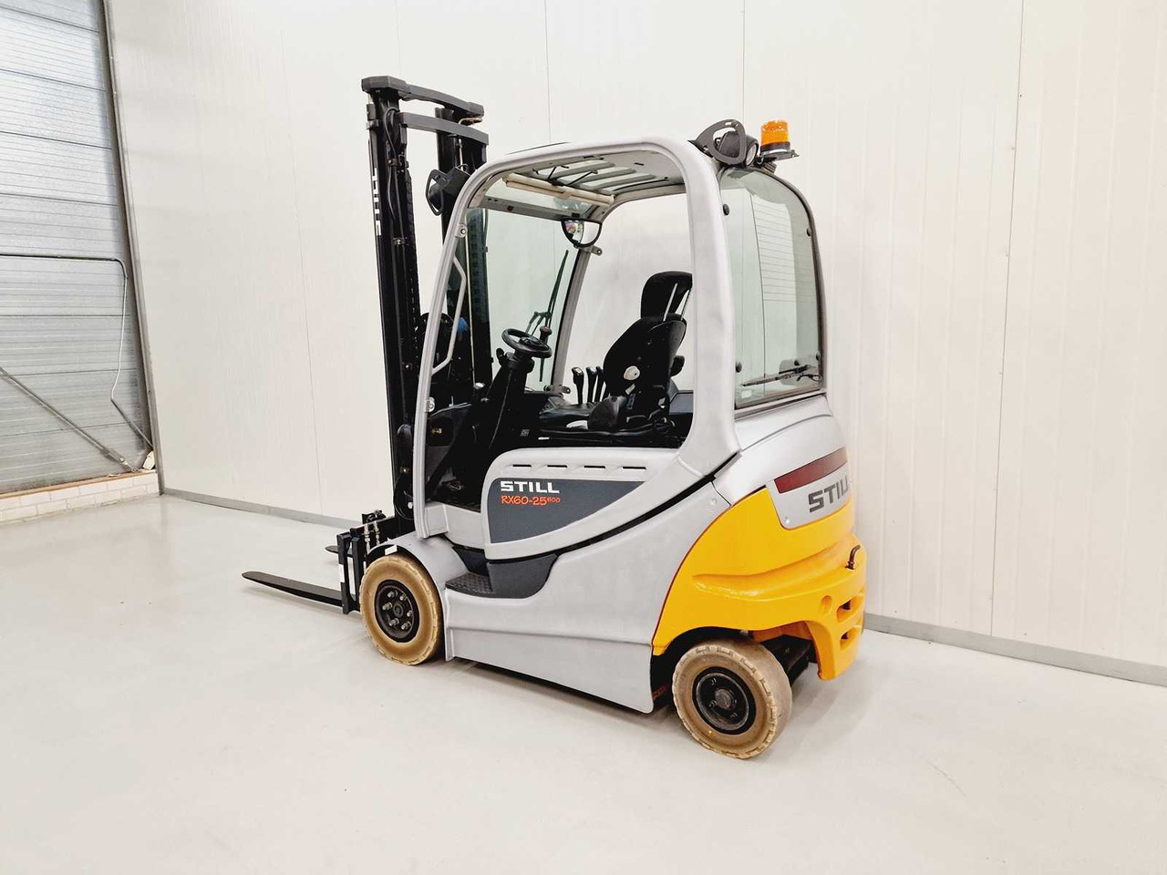 STILL - RX60-25 - FORKLIFT - NEW SIDE-SHIFT AND FORKS - 4TH FUNCTION - Motostivuitor: Foto 3 STILL - RX60-25 - FORKLIFT - NEW SIDE-SHIFT AND FORKS - 4TH FUNCTION - Motostivuitor: Foto 3