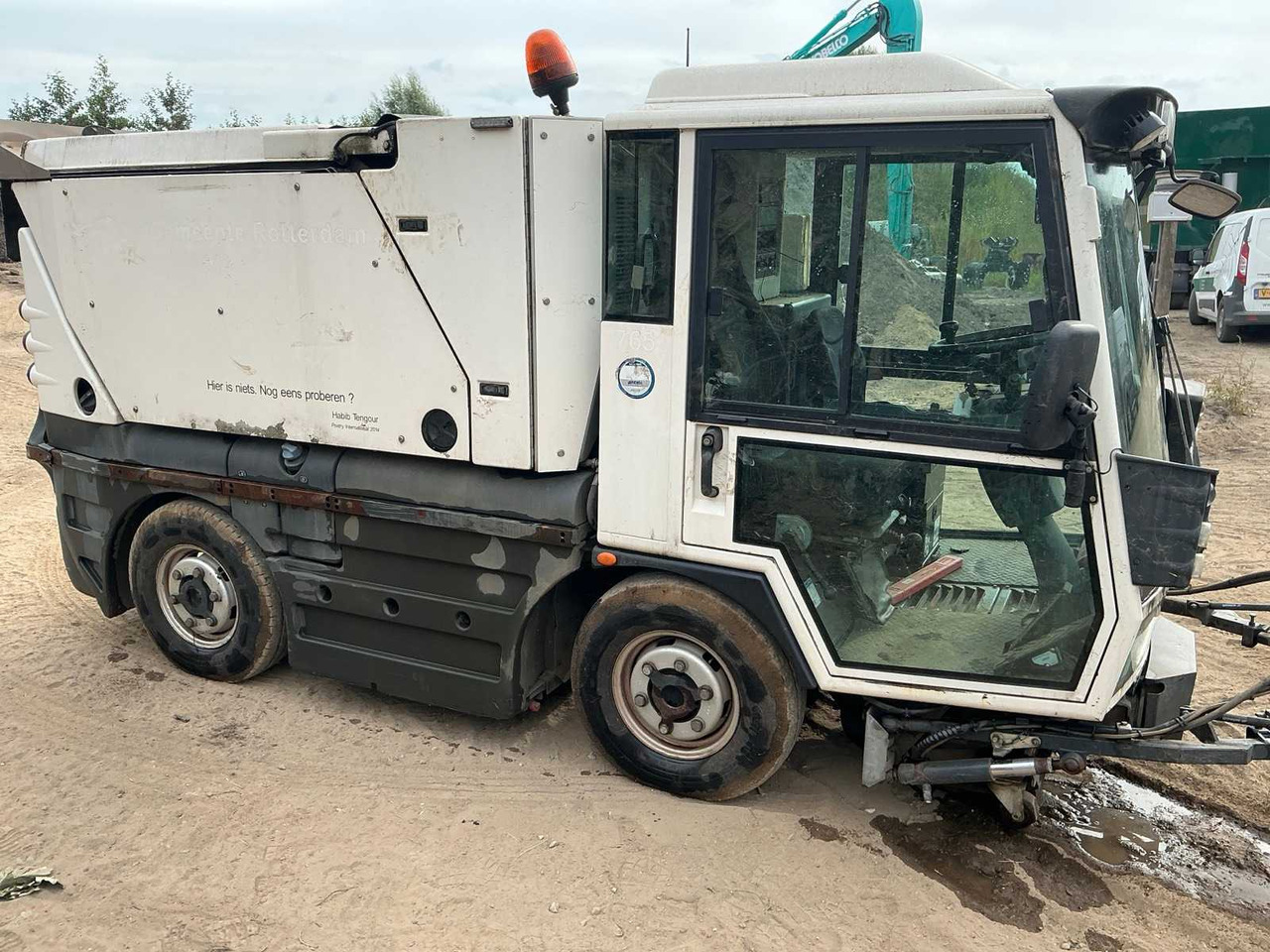 Schmidt Swingo 200 kabine verglast - Măturătoare stradală: Foto 4 Schmidt Swingo 200 kabine verglast - Măturătoare stradală: Foto 4