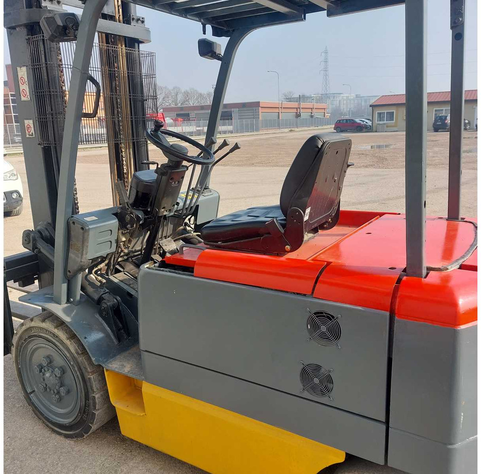 TCM - FHB30-6 - 30 Q FORKLIFT - 2000 - Motostivuitor: Foto 2 TCM - FHB30-6 - 30 Q FORKLIFT - 2000 - Motostivuitor: Foto 2