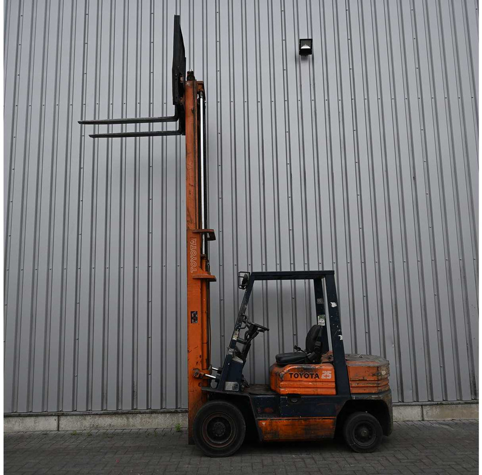 TOYOTA - 1991 - 02 5FDF 25 - FORKLIFT TRUCK - Motostivuitor: Foto 4 TOYOTA - 1991 - 02 5FDF 25 - FORKLIFT TRUCK - Motostivuitor: Foto 4