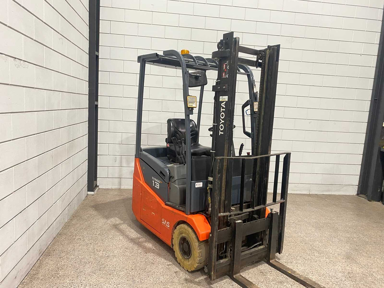 TOYOTA - 2012 - 7FBEST13 - FORKLIFT - Motostivuitor: Foto 2 TOYOTA - 2012 - 7FBEST13 - FORKLIFT - Motostivuitor: Foto 2