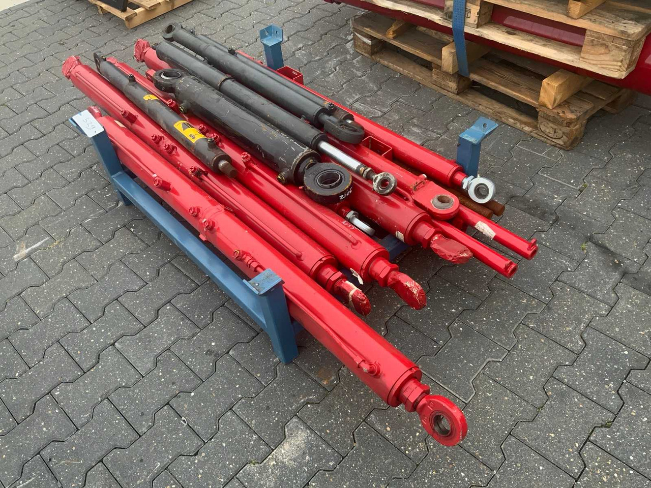 Various hydraulic cylinders for Schuitemaker (approx. 12 pieces) - Maşină de împrăştiat îngrăşăminte: Foto 1 Various hydraulic cylinders for Schuitemaker (approx. 12 pieces) - Maşină de împrăştiat îngrăşăminte: Foto 1