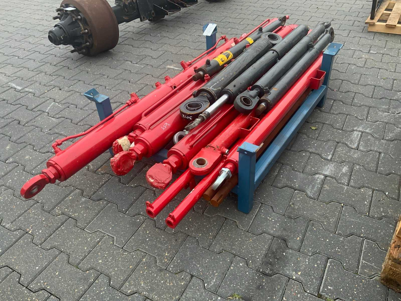 Various hydraulic cylinders for Schuitemaker (approx. 12 pieces) - Maşină de împrăştiat îngrăşăminte: Foto 4 Various hydraulic cylinders for Schuitemaker (approx. 12 pieces) - Maşină de împrăştiat îngrăşăminte: Foto 4