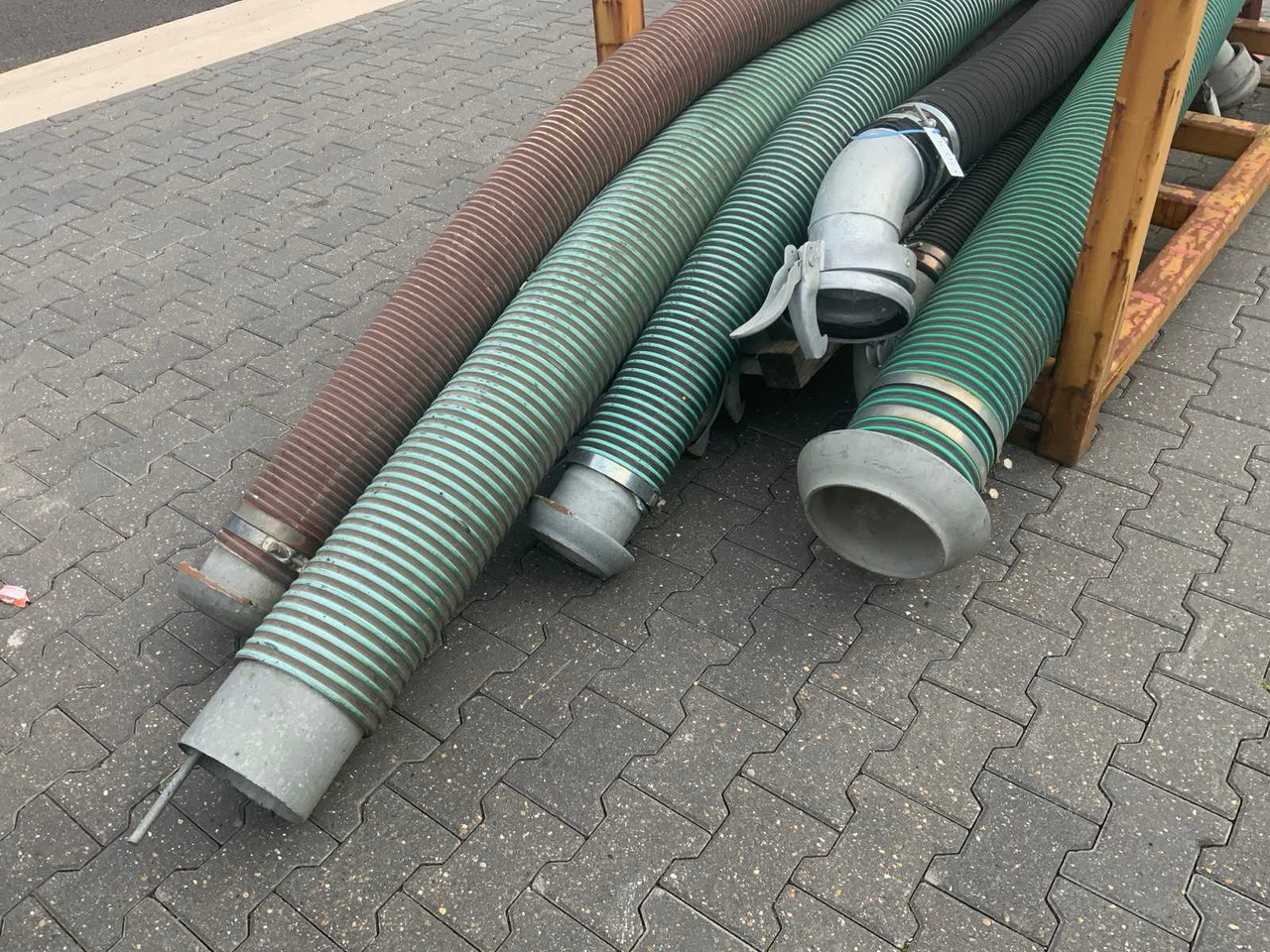 Various manure hoses (8x) - Maşină de împrăştiat îngrăşăminte: Foto 2 Various manure hoses (8x) - Maşină de împrăştiat îngrăşăminte: Foto 2