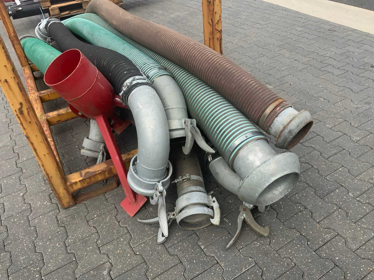 Various manure hoses (8x) - Maşină de împrăştiat îngrăşăminte: Foto 4 Various manure hoses (8x) - Maşină de împrăştiat îngrăşăminte: Foto 4