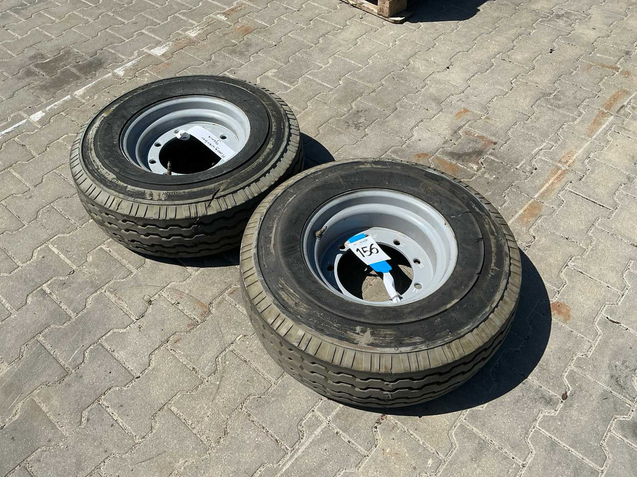 Wheel / tire on rim for Genie aerial platform (2x) - Anvelope și jante pentru Tractor agricol: Foto 1 Wheel / tire on rim for Genie aerial platform (2x) - Anvelope și jante pentru Tractor agricol: Foto 1