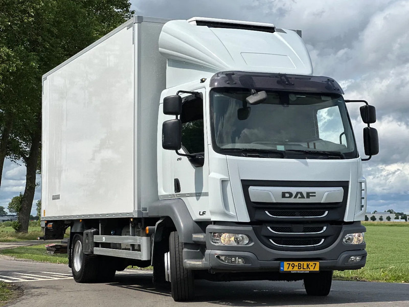 DAF LF 210 LF210.14. EURO6. 2018. KOELBAKWAGEN MET LAADKLEP 2000kg - Camion frigider: Foto 2 DAF LF 210 LF210.14. EURO6. 2018. KOELBAKWAGEN MET LAADKLEP 2000kg - Camion frigider: Foto 2