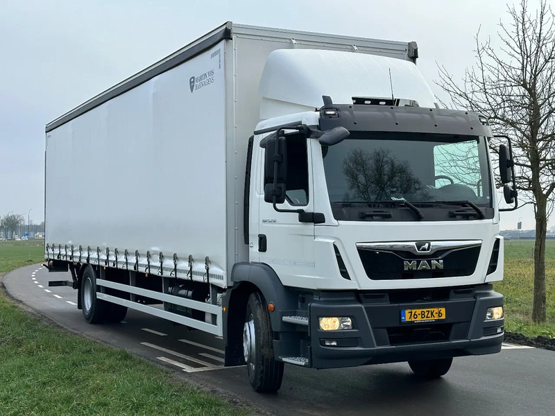 MAN TGM TGM. 15.250. EURO6. 2020. Schuifzeil Bakwagen met Laadklep 990x248x270 - Camion cu prelată: Foto 2 MAN TGM TGM. 15.250. EURO6. 2020. Schuifzeil Bakwagen met Laadklep 990x248x270 - Camion cu prelată: Foto 2