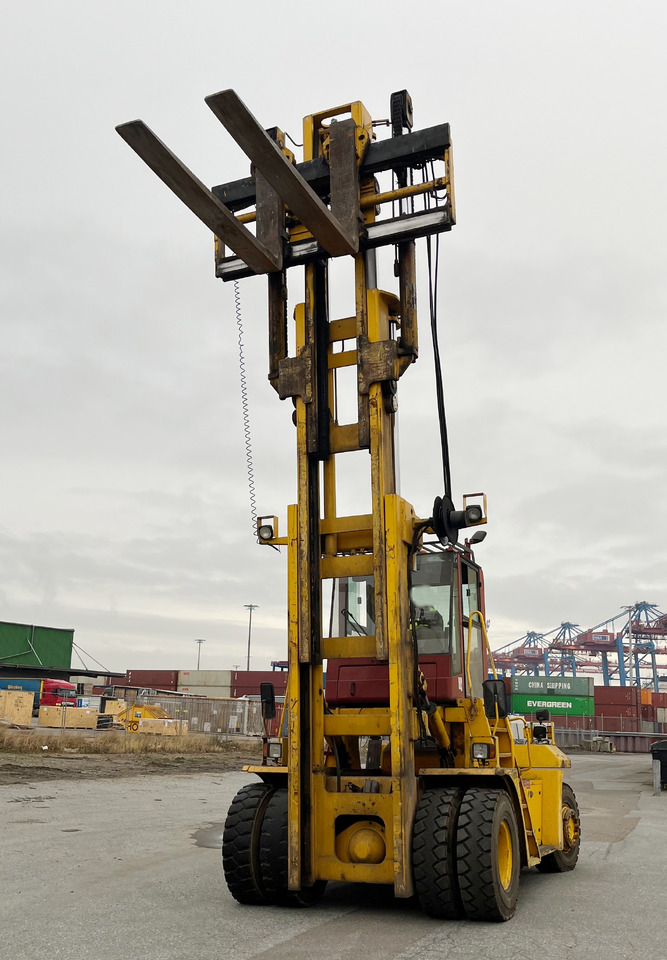 CVS Ferrari F16 - Stivuitor containere: Foto 1 CVS Ferrari F16 - Stivuitor containere: Foto 1