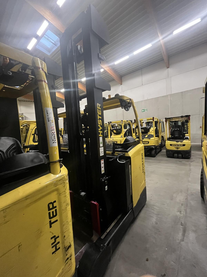 Hyster R1.6 - Stivuitor cu catarg retractabil: Foto 2 Hyster R1.6 - Stivuitor cu catarg retractabil: Foto 2