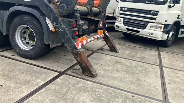 AJK AK 11 M Portaalarmsysteem - Sistem de agatare cu carlig/ Containere de gunoi: Foto 2 AJK AK 11 M Portaalarmsysteem - Sistem de agatare cu carlig/ Containere de gunoi: Foto 2