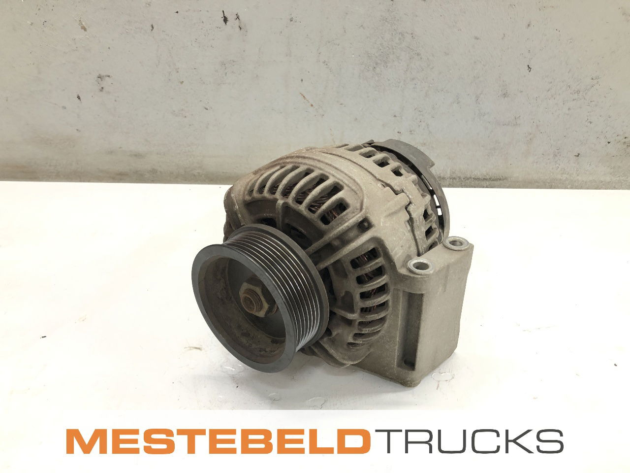 DAF Dynamo XF 105 28V/80A - Sistem electric pentru Camion: Foto 1 DAF Dynamo XF 105 28V/80A - Sistem electric pentru Camion: Foto 1
