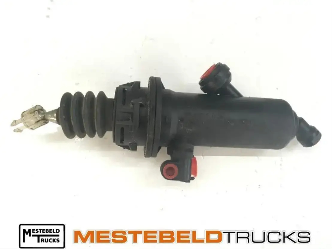 MAN Koppelingshoofdcilinder TGA - Ambreiaj și piese pentru Camion: Foto 1 MAN Koppelingshoofdcilinder TGA - Ambreiaj și piese pentru Camion: Foto 1