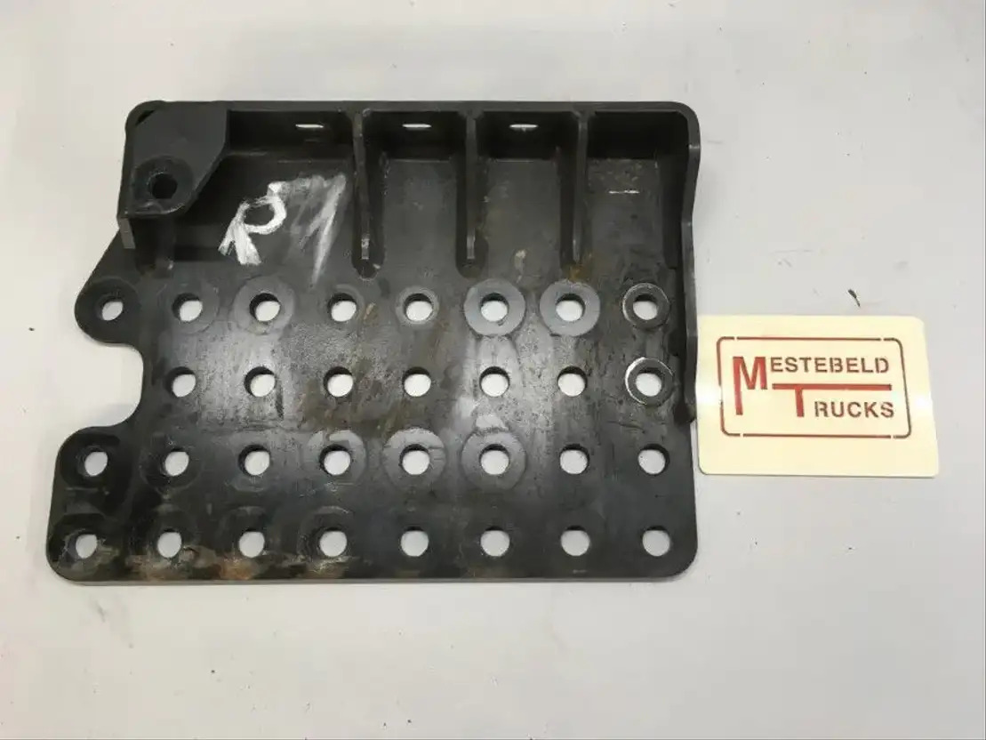 Mercedes-Benz Montagesteun rechts - Cadru/ Şasiu pentru Camion: Foto 1 Mercedes-Benz Montagesteun rechts - Cadru/ Şasiu pentru Camion: Foto 1