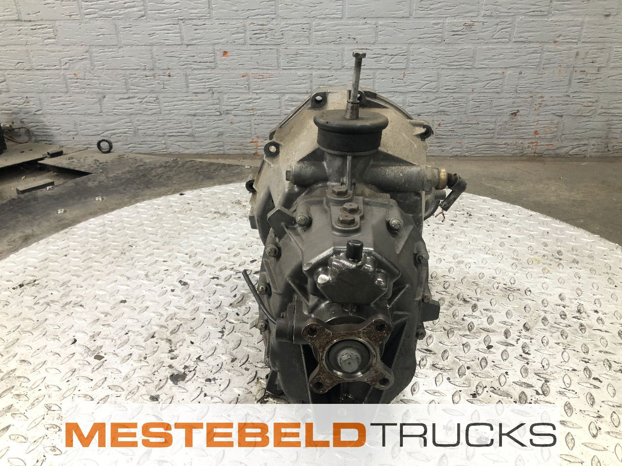 Volkswagen Versnellingsbak Crafter LT 2.5 G28-5R - Cutie de viteze și piese pentru Camion: Foto 2 Volkswagen Versnellingsbak Crafter LT 2.5 G28-5R - Cutie de viteze și piese pentru Camion: Foto 2