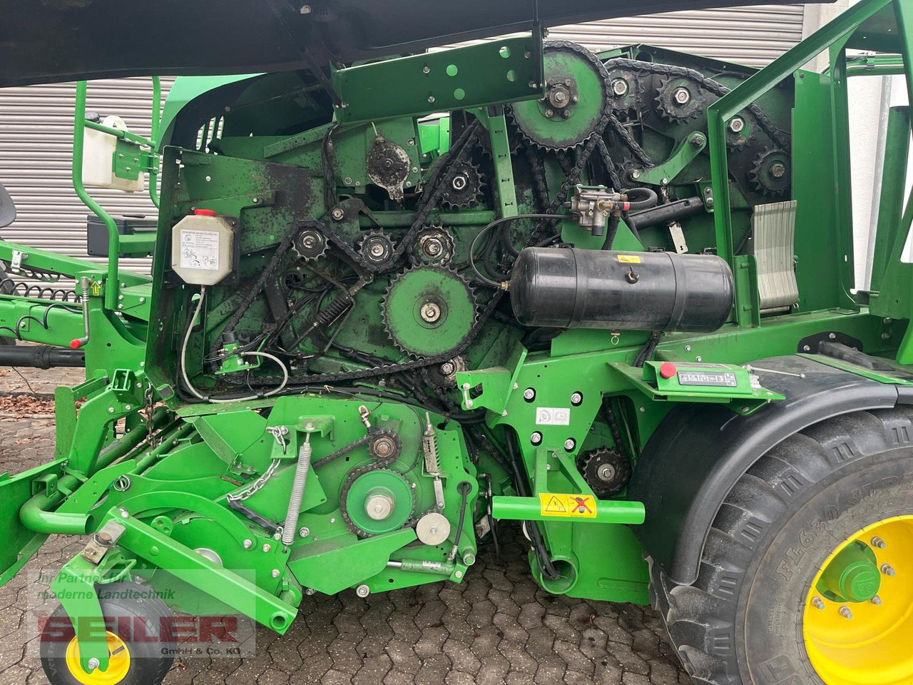 John Deere C441 R - Presă baloţi rotunzi: Foto 4 John Deere C441 R - Presă baloţi rotunzi: Foto 4