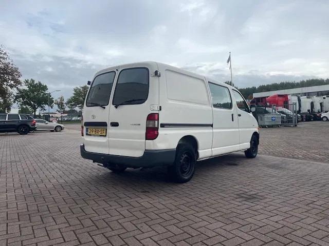 Toyota HiAce 2.5 D4-D 90 Lang Airco - Autoutilitară compactă: Foto 5 Toyota HiAce 2.5 D4-D 90 Lang Airco - Autoutilitară compactă: Foto 5