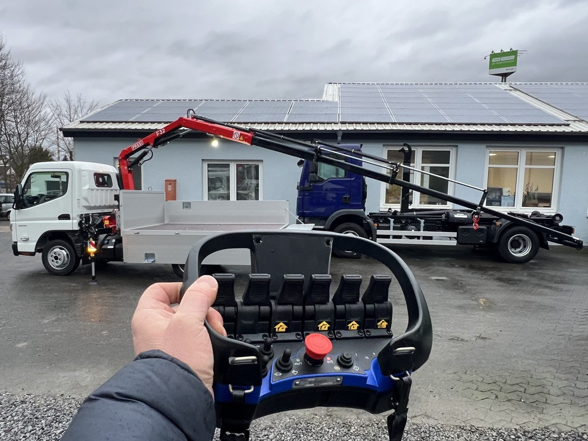 FUSO 3S15 Alu Pritsche 2.80m Ladekran Funk! - Autoutilitară cu platformă: Foto 2 FUSO 3S15 Alu Pritsche 2.80m Ladekran Funk! - Autoutilitară cu platformă: Foto 2