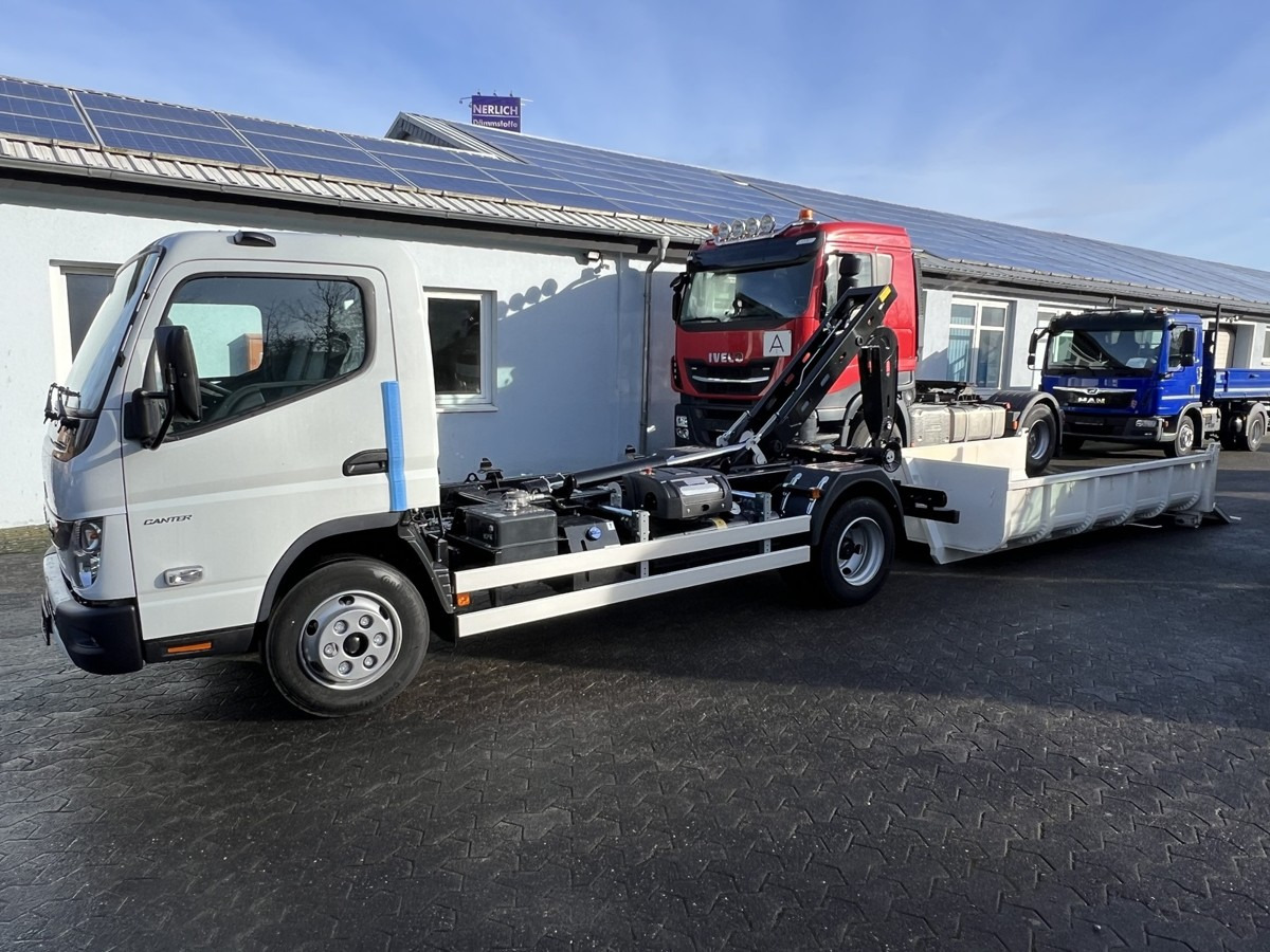 FUSO Canter FUSO 7C18 City Abrollkipper Miete - Camion cu cârlig: Foto 3 FUSO Canter FUSO 7C18 City Abrollkipper Miete - Camion cu cârlig: Foto 3