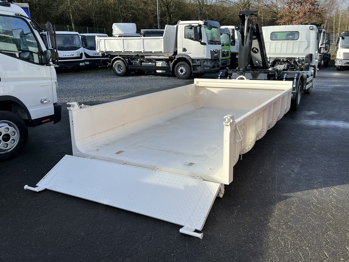 FUSO Canter FUSO 7C18 City Abrollkipper Miete - Camion cu cârlig: Foto 4 FUSO Canter FUSO 7C18 City Abrollkipper Miete - Camion cu cârlig: Foto 4