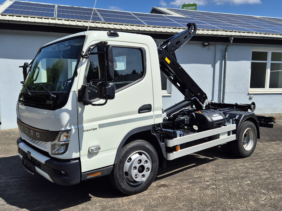 FUSO Fuso Canter 7C18 City Abrollkipper AHK Hooklift - Camion cu cârlig: Foto 1 FUSO Fuso Canter 7C18 City Abrollkipper AHK Hooklift - Camion cu cârlig: Foto 1