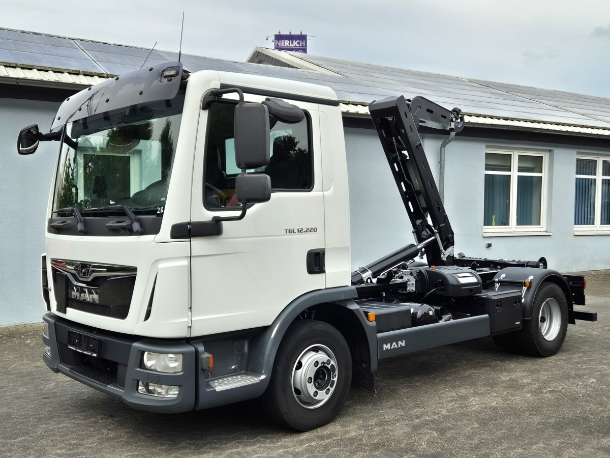 MAN TGL 12.220 BL City Abrollkipper 2x AHK Euro 6 - Camion cu cârlig: Foto 1 MAN TGL 12.220 BL City Abrollkipper 2x AHK Euro 6 - Camion cu cârlig: Foto 1