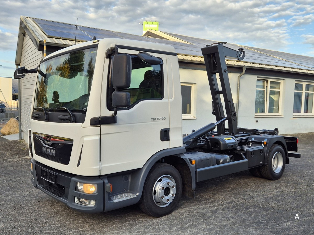 MAN TGL 8.190 BL City Abrollkipper Aut., 2 x AHK sof - Camion cu cârlig: Foto 1 MAN TGL 8.190 BL City Abrollkipper Aut., 2 x AHK sof - Camion cu cârlig: Foto 1