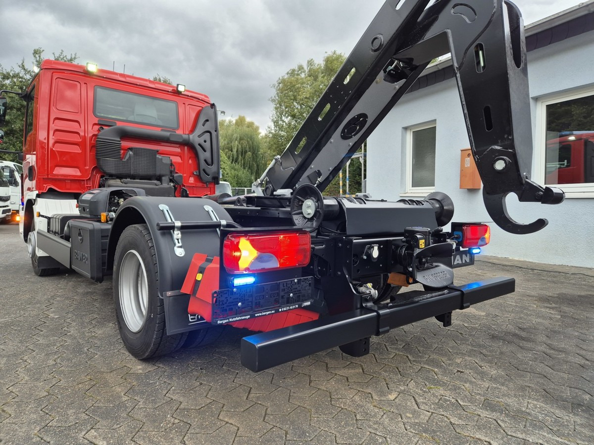 MAN TGL 8.190 Feuerwehrfahrzeug City Abrollkipper - Camion cu cârlig: Foto 4 MAN TGL 8.190 Feuerwehrfahrzeug City Abrollkipper - Camion cu cârlig: Foto 4