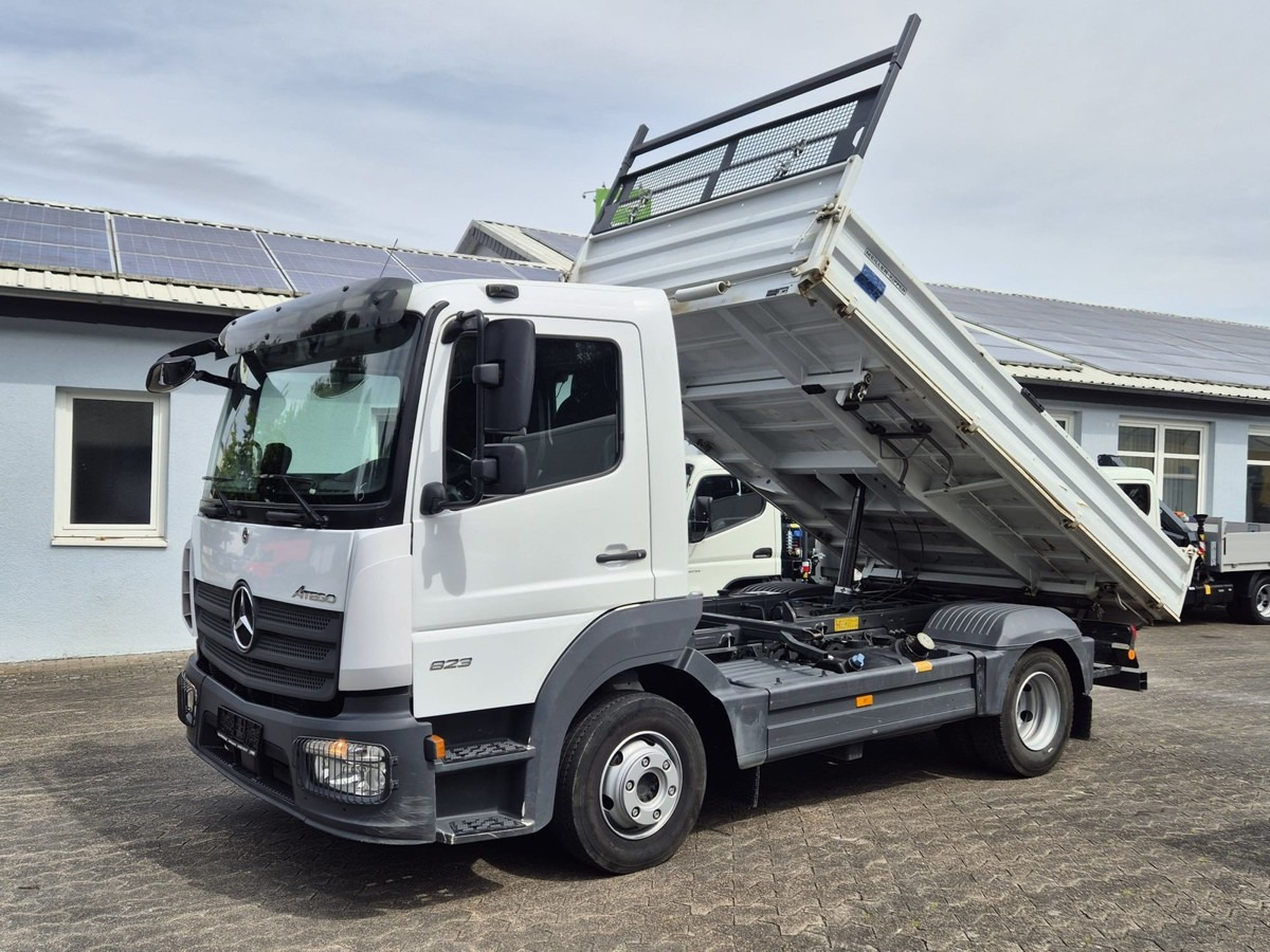 MERCEDES-BENZ Atego 823 3-Seiten Kipper Meiller 2 x AHK - Autoutilitară basculantă: Foto 1 MERCEDES-BENZ Atego 823 3-Seiten Kipper Meiller 2 x AHK - Autoutilitară basculantă: Foto 1