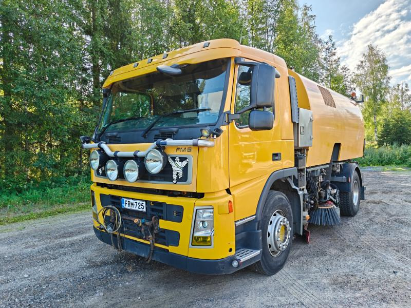 BUCHER Optifant 70 Volvo FM9 - Măturătoare stradală: Foto 2 BUCHER Optifant 70 Volvo FM9 - Măturătoare stradală: Foto 2
