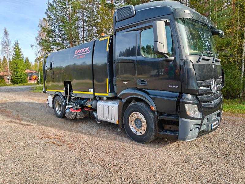 Brock SL280/2 MB Actros 1833 - Măturătoare stradală: Foto 1 Brock SL280/2 MB Actros 1833 - Măturătoare stradală: Foto 1