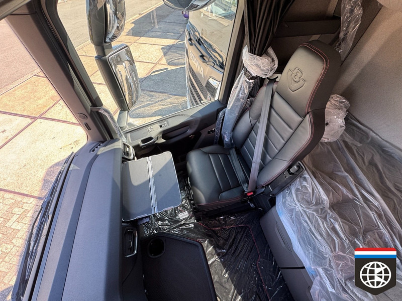Scania 590 S King of the Road - FULL AIR - NEW TRUCK! - Cap tractor: Foto 2 Scania 590 S King of the Road - FULL AIR - NEW TRUCK! - Cap tractor: Foto 2