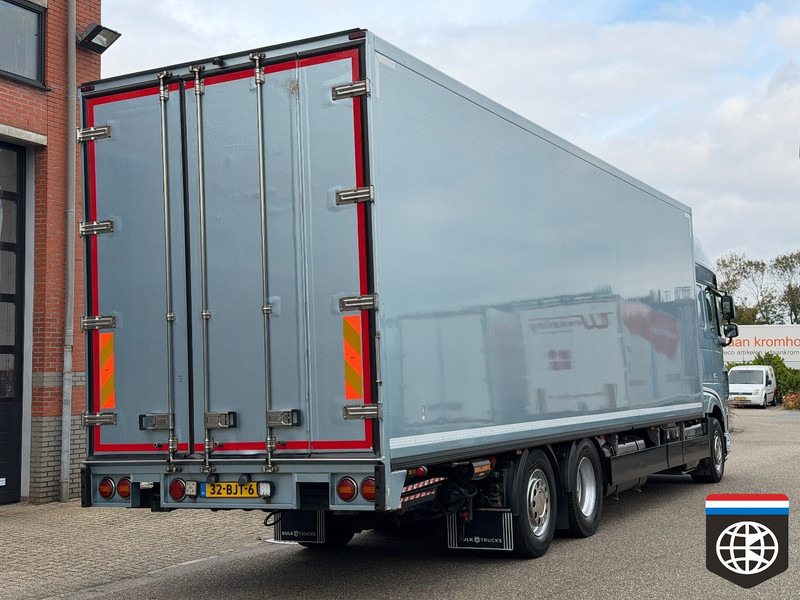 DAF XF 460 FAN TAIL LIFT / TRS / NIGHT A/C / RACING TEAM / CAMPER - Camion frigider: Foto 5 DAF XF 460 FAN TAIL LIFT / TRS / NIGHT A/C / RACING TEAM / CAMPER - Camion frigider: Foto 5