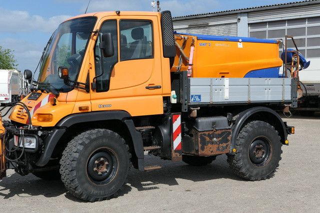 Unimog U 300 4x4, Schmidt, Streuer, Schild, Klima,27tkm - Camion: Foto 2 Unimog U 300 4x4, Schmidt, Streuer, Schild, Klima,27tkm - Camion: Foto 2