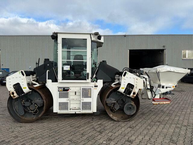 Caterpillar CD54B (CD10),Tandemwalze, Streuer,Kantenscheider - Cilindru compactor: Foto 4 Caterpillar CD54B (CD10),Tandemwalze, Streuer,Kantenscheider - Cilindru compactor: Foto 4