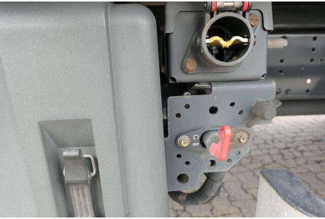 Camion cu prelată Iveco AD190S/P 4x2, 7.350mm lang, LBW, Klima, Navi: Foto 9 Camion cu prelată Iveco AD190S/P 4x2, 7.350mm lang, LBW, Klima, Navi: Foto 9