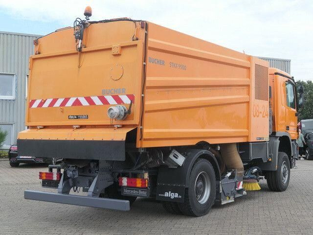 Mercedes-Benz 2032 A Actros 4x4, Bucher STKF 9500, Airport, AC - Măturătoare stradală: Foto 3 Mercedes-Benz 2032 A Actros 4x4, Bucher STKF 9500, Airport, AC - Măturătoare stradală: Foto 3