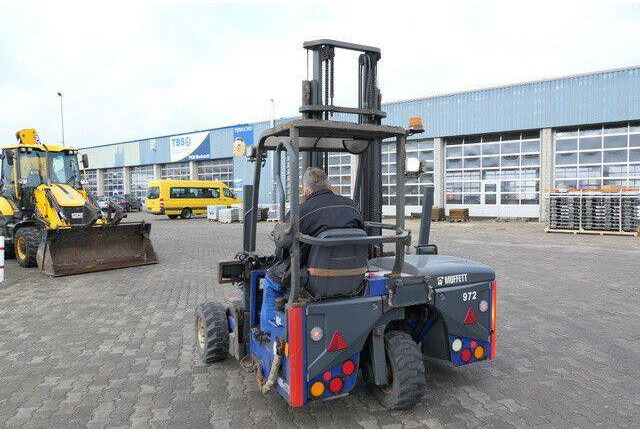 Moffett M4 20.4, 890 Std., 2.0to. Traglast, 4x am Lager - Stivuitor transportabil: Foto 4 Moffett M4 20.4, 890 Std., 2.0to. Traglast, 4x am Lager - Stivuitor transportabil: Foto 4