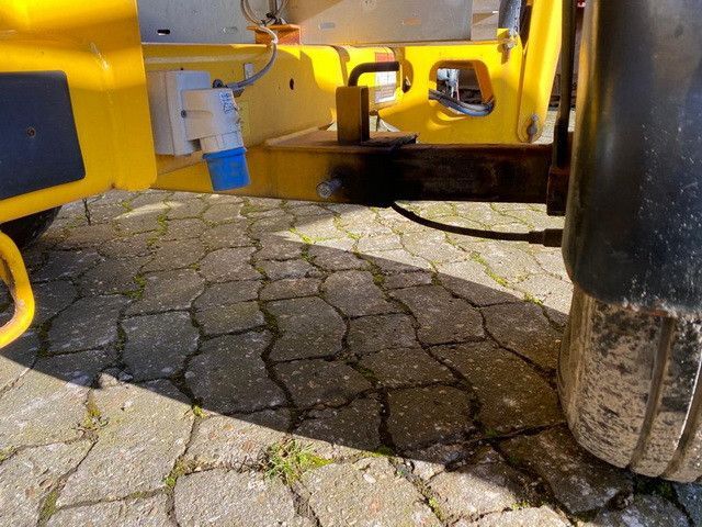 Niftylift 120 TE, Arbeitshöhe 12.2m, Korb, Batterie - Nacela tractabila: Foto 4 Niftylift 120 TE, Arbeitshöhe 12.2m, Korb, Batterie - Nacela tractabila: Foto 4