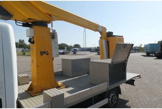 Nissan 32.12 4x2, 11m Arbeitshöhe, Klima,3. Sitz - Camion cu nacela: Foto 5 Nissan 32.12 4x2, 11m Arbeitshöhe, Klima,3. Sitz - Camion cu nacela: Foto 5