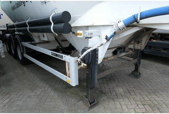 SPITZER SF 2737 PI, Zement, 37m³, Alu-Felgen, 1 Kammer - Semiremorcă cisternă: Foto 3 SPITZER SF 2737 PI, Zement, 37m³, Alu-Felgen, 1 Kammer - Semiremorcă cisternă: Foto 3