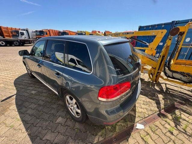 Volkswagen Touareg 3.2 V6/ GETRIEBESCHADEN /Motor läuft! - Autoutilitară cu platformă: Foto 4 Volkswagen Touareg 3.2 V6/ GETRIEBESCHADEN /Motor läuft! - Autoutilitară cu platformă: Foto 4