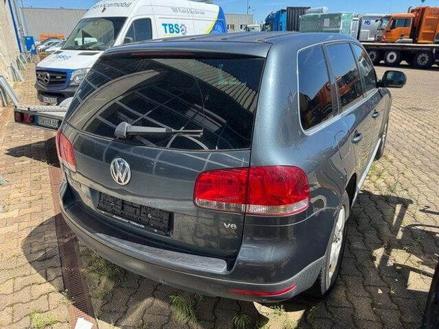 Volkswagen Touareg 3.2 V6/ GETRIEBESCHADEN /Motor läuft! - Autoutilitară cu platformă: Foto 2 Volkswagen Touareg 3.2 V6/ GETRIEBESCHADEN /Motor läuft! - Autoutilitară cu platformă: Foto 2