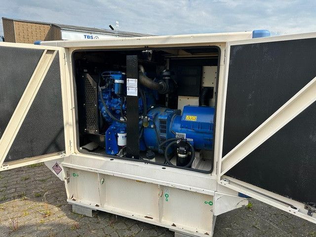 Wacker Wilson P33-2, 33kVA, Perkins, Stromgenerator - Generator electric: Foto 5 Wacker Wilson P33-2, 33kVA, Perkins, Stromgenerator - Generator electric: Foto 5