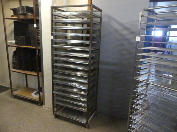 Chariot avec grilles 60x40 cm - Utilaj brutarie: Foto 1 Chariot avec grilles 60x40 cm - Utilaj brutarie: Foto 1