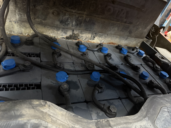 Chariot élévateur frontal électrique TOYOTA 02-7FD25 - Electrostivuitor: Foto 4 Chariot élévateur frontal électrique TOYOTA 02-7FD25 - Electrostivuitor: Foto 4